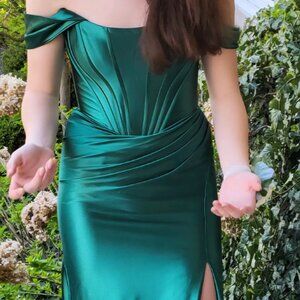 Sherri Hill Emerald Green Ruched Gown